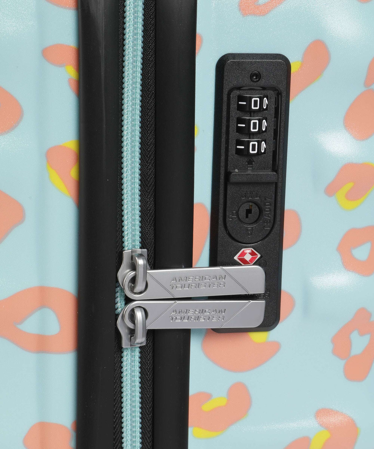 American Tourister Wavebreaker Disney Spinner (4 wheels) minnie pastel dots