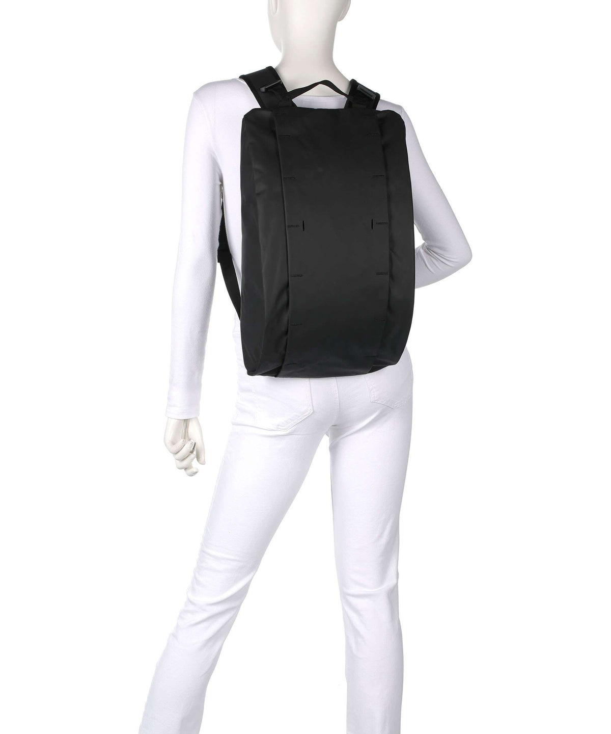 Db Hugger 15L Backpack black out