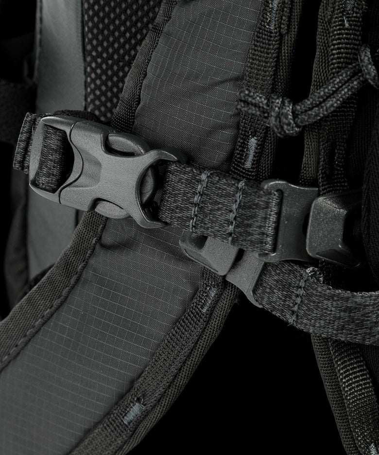 Thule Stir 25 M Hiking backpack obsidian