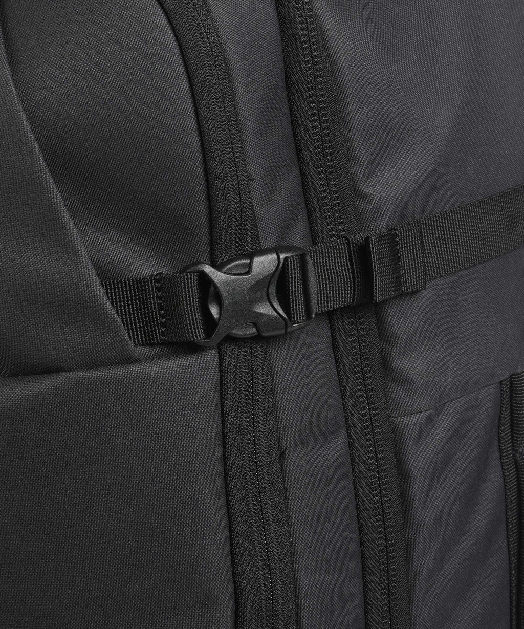 Thule Aion Travel bag with wheels black