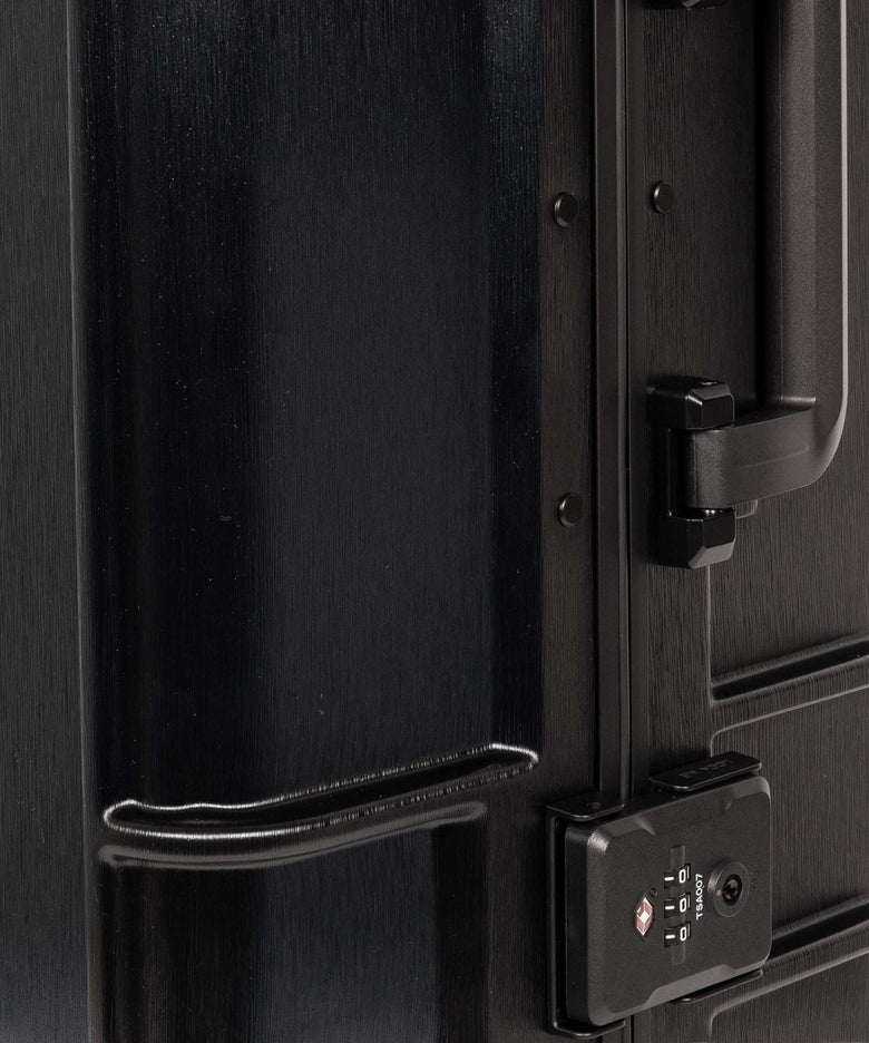Eastpak Resist'R Case Spinner (4 wheels) brushed black