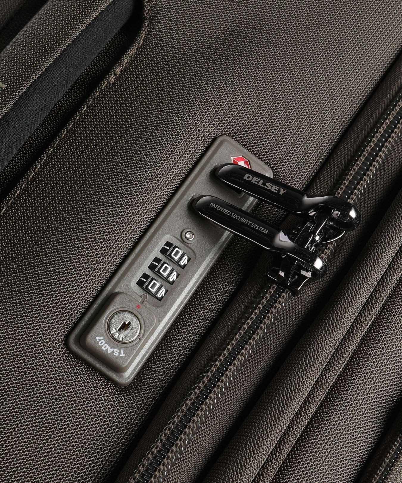 Delsey Paris Helium Dlx Spinner (4 wheels) mokka