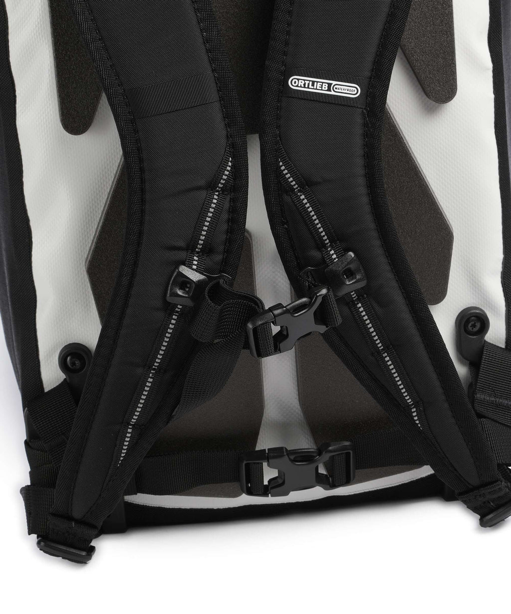 Ortlieb Velocity Design 23 Rolltop backpack peelinbg paint