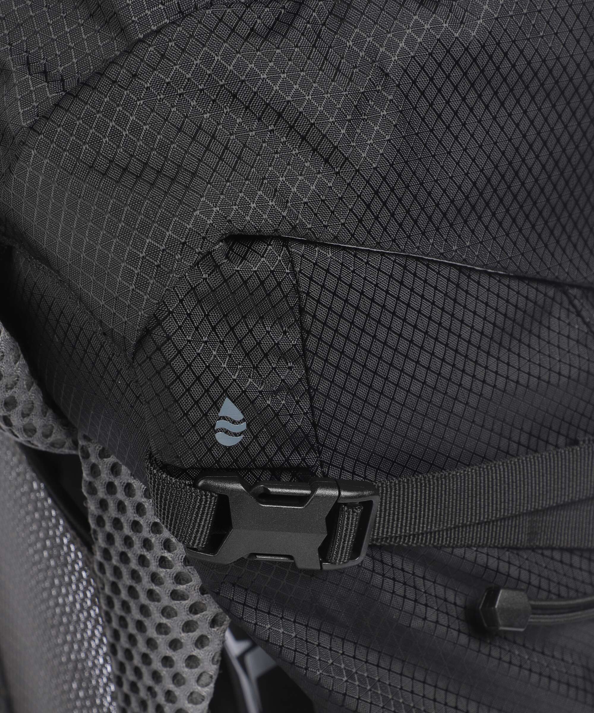 Deuter Futura 26 Hiking backpack black