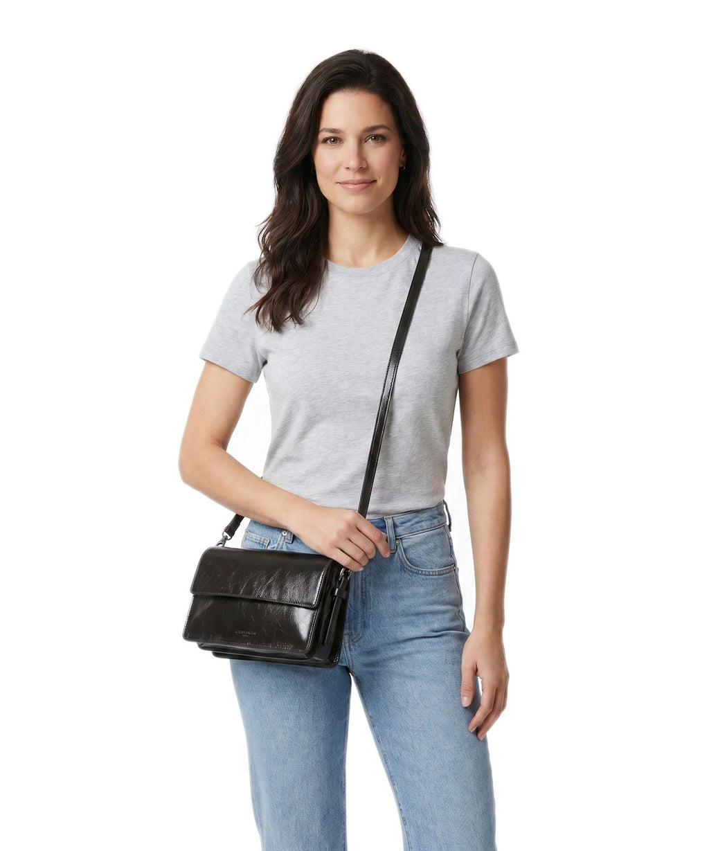 Liebeskind Audrey Recycled Lack Distressed S Shoulder bag deep soil