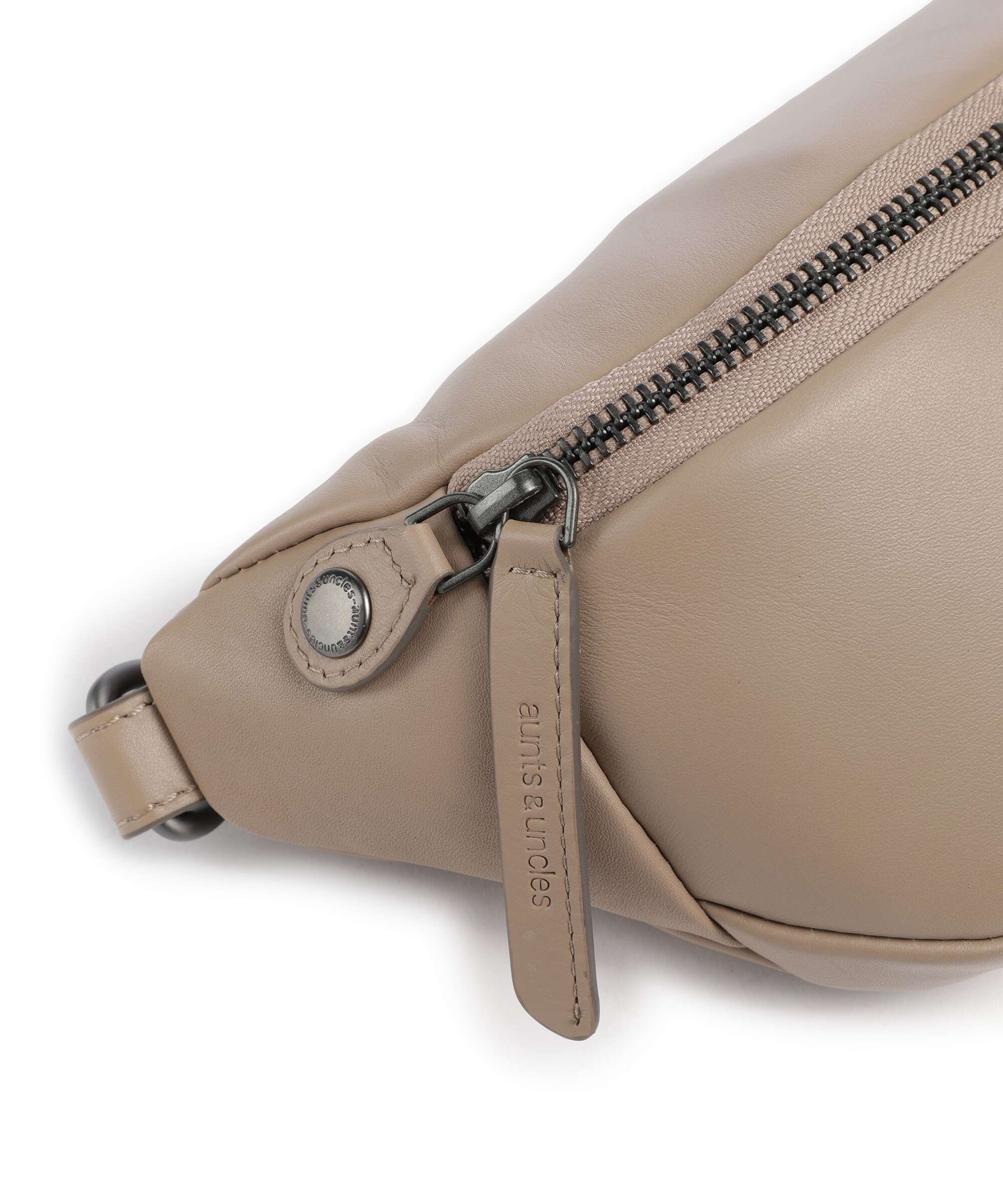 Aunts & Uncles Jamie's Orchard Bilberry Belt bag portabella