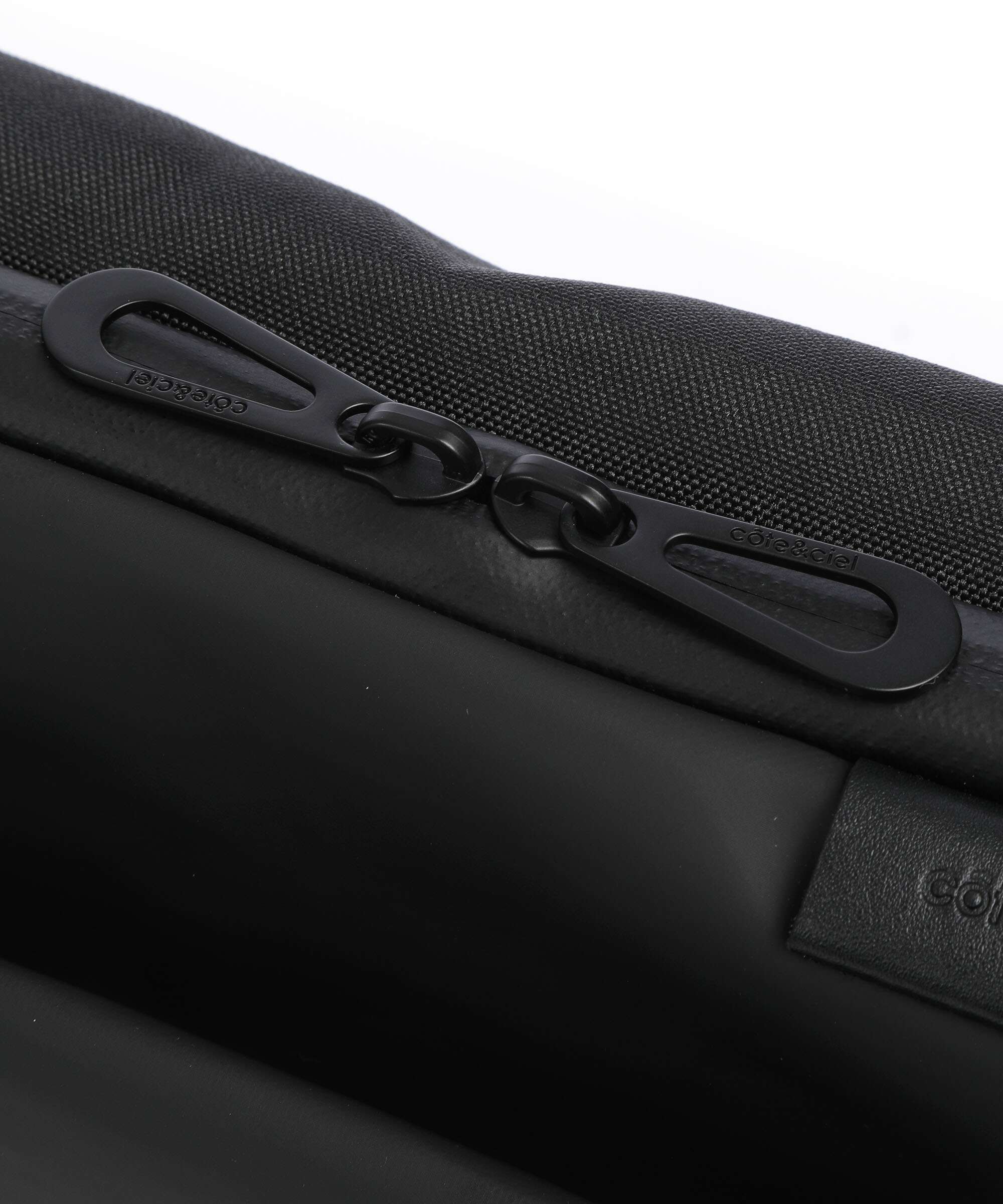 Côte&Ciel Smooth Isarau Small Fanny pack black