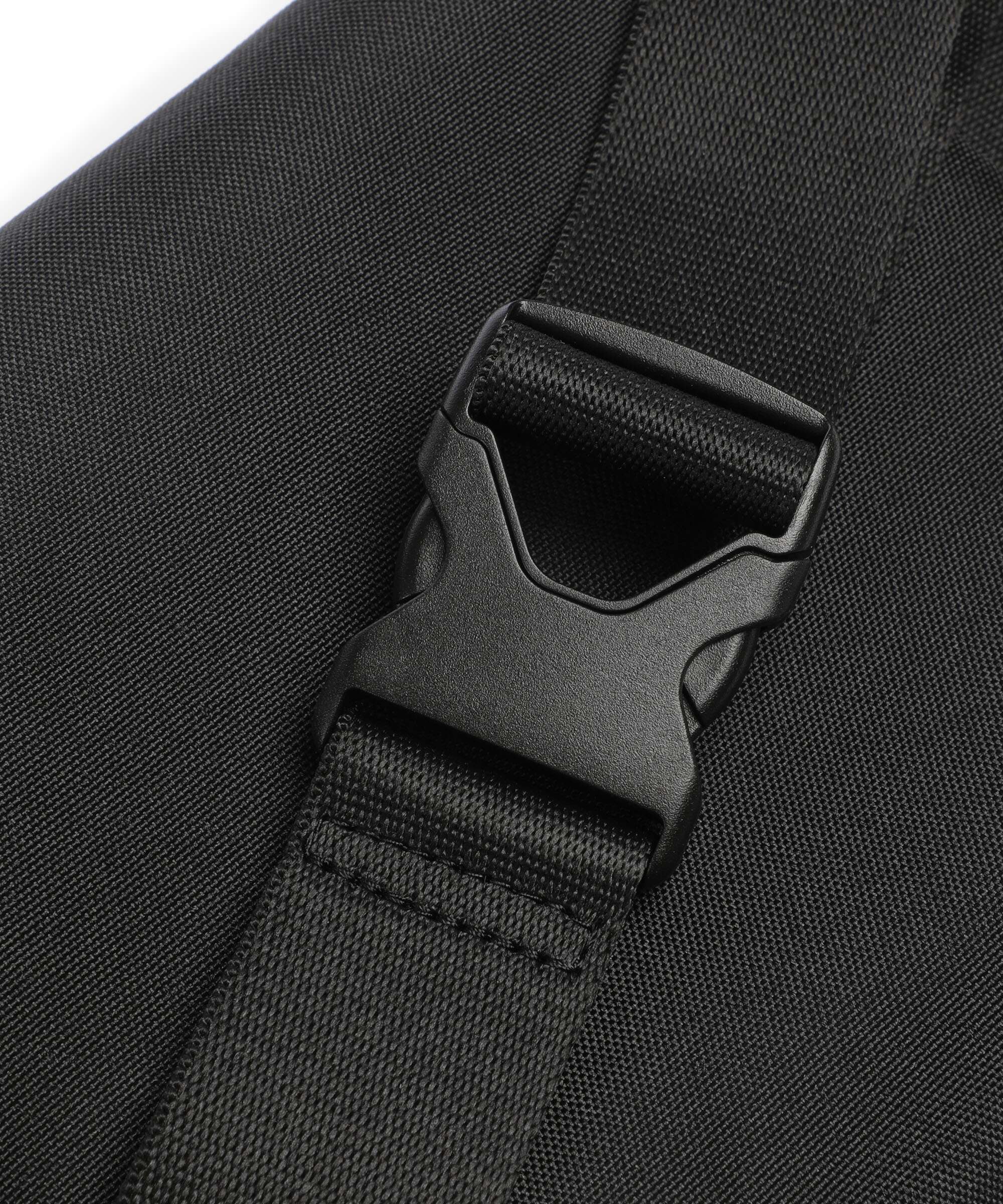 Côte&Ciel Isarau S Sling bag black