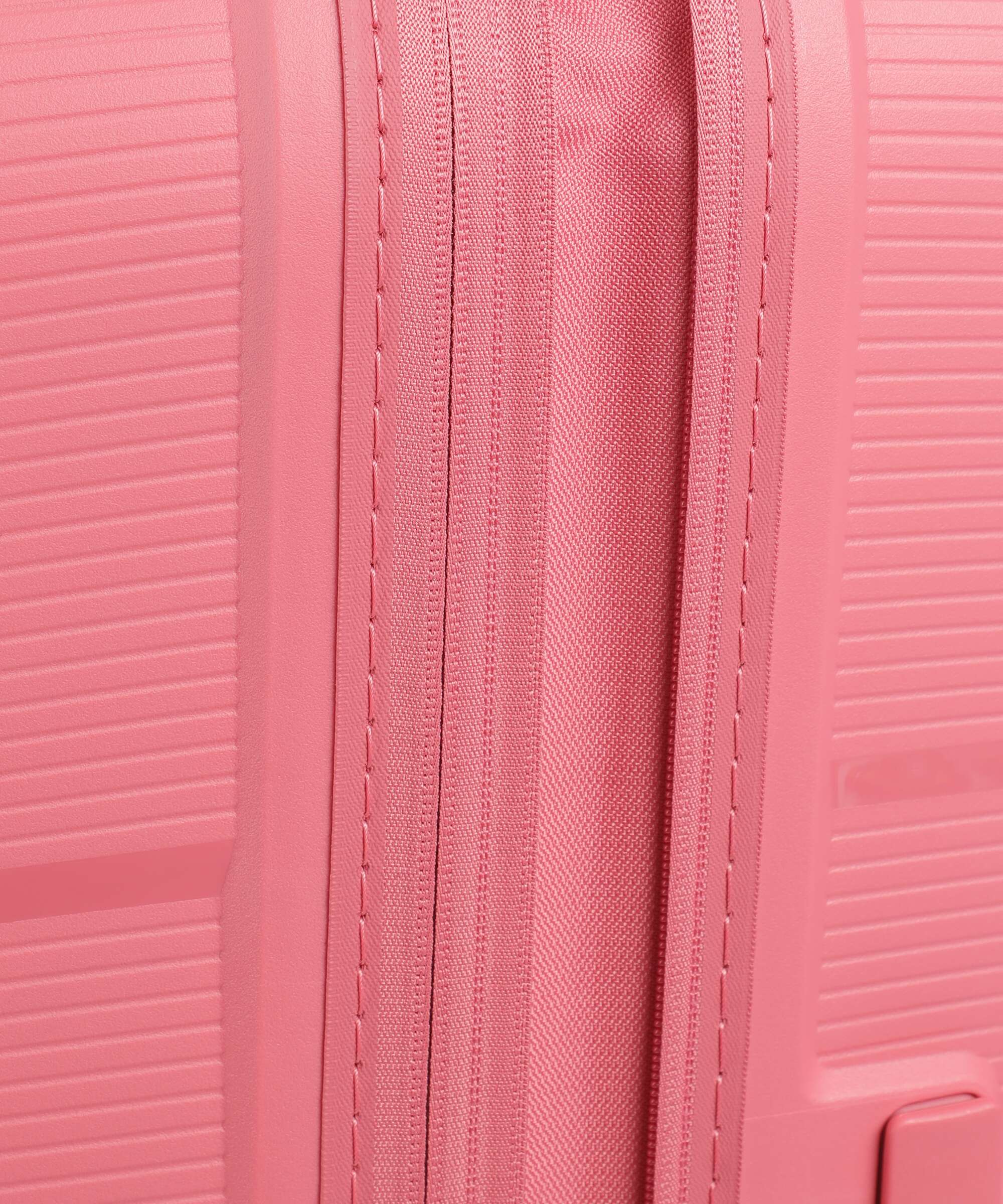 American Tourister Starvibe Spinner (4 wheels) sun kissed coral