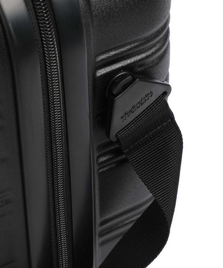 American Tourister High Turn Beauty case matte black