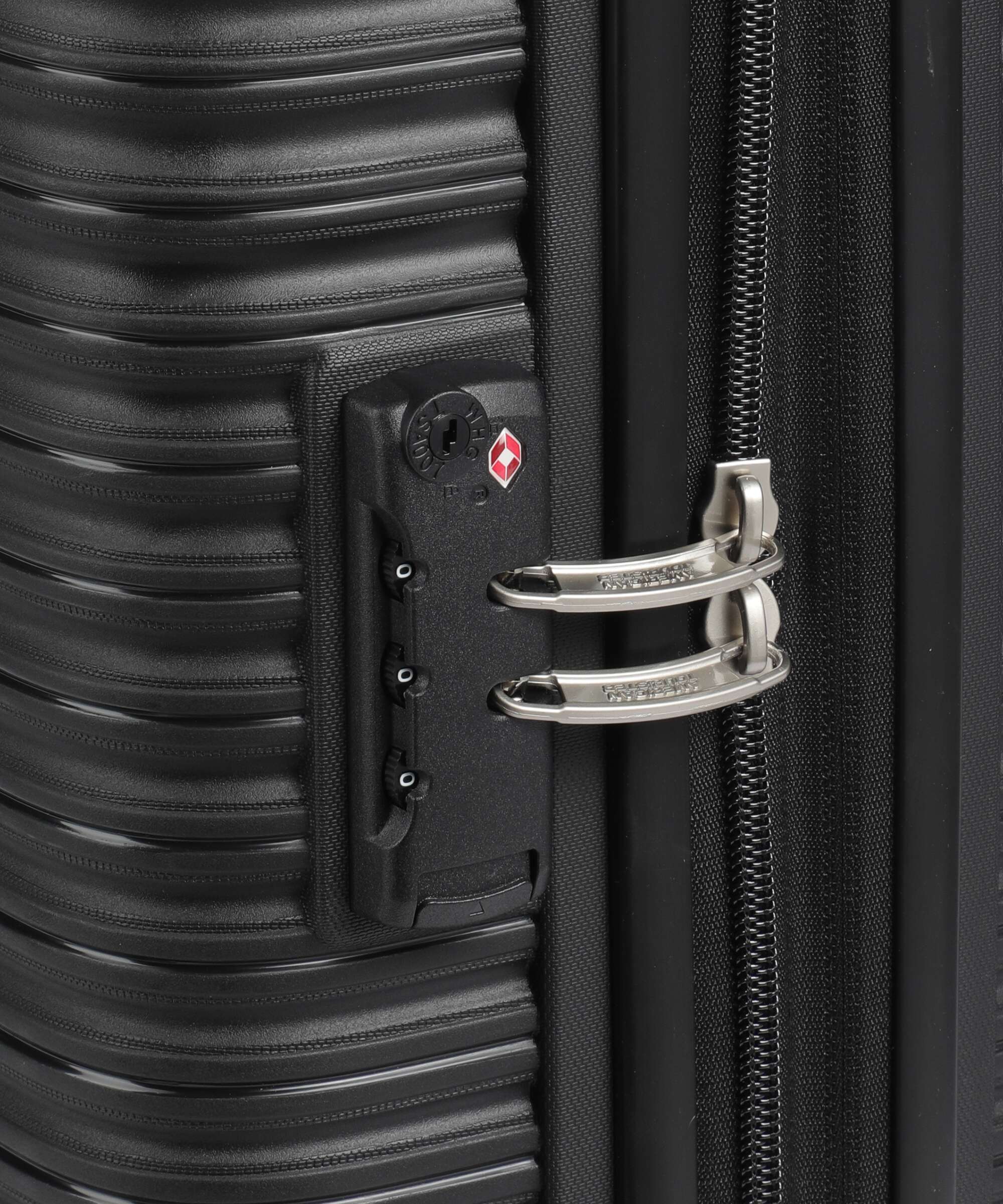 American Tourister Liftoff Spinner (4 wheels) black