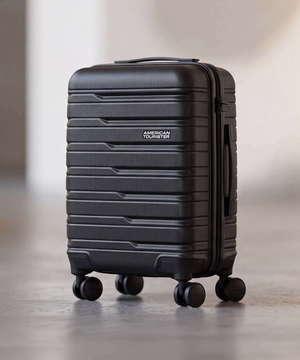 American Tourister Flashline Spinner (4 wheels) shadow black