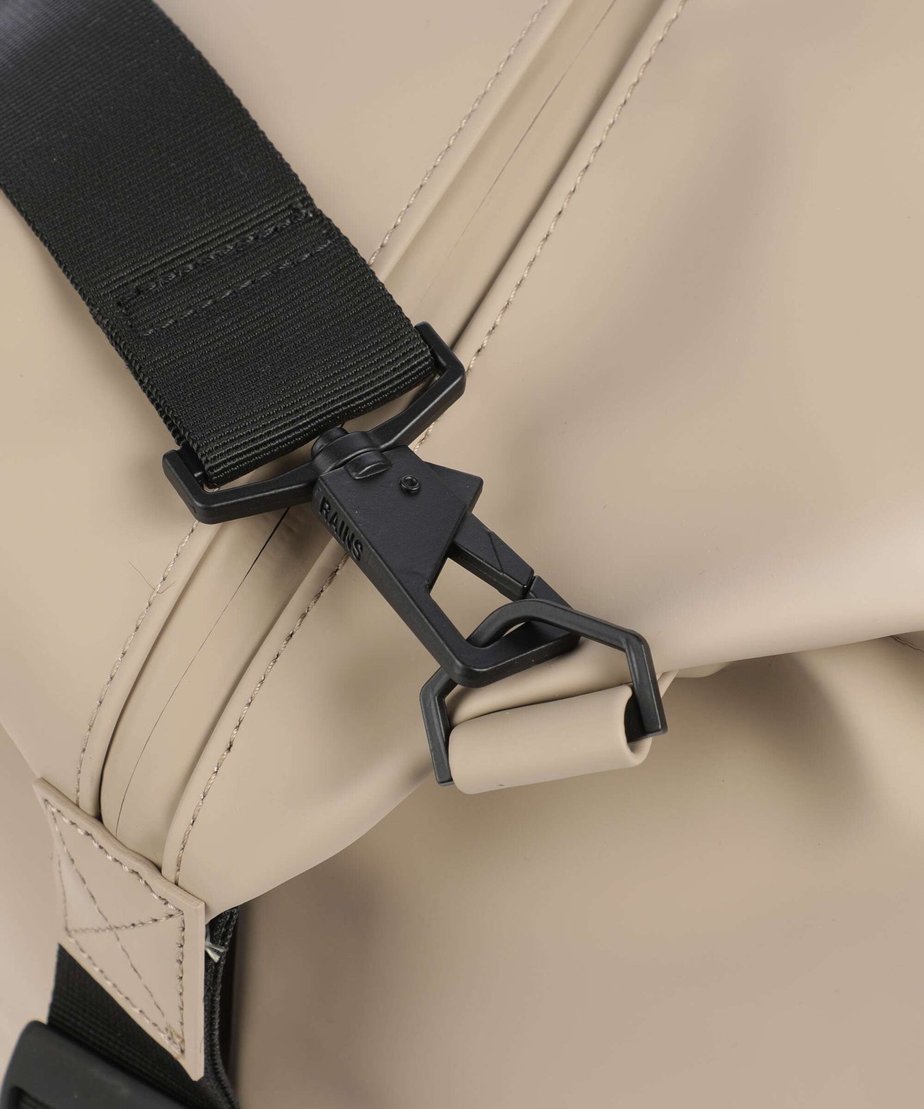 Rains Hilo Large Travel bag beige