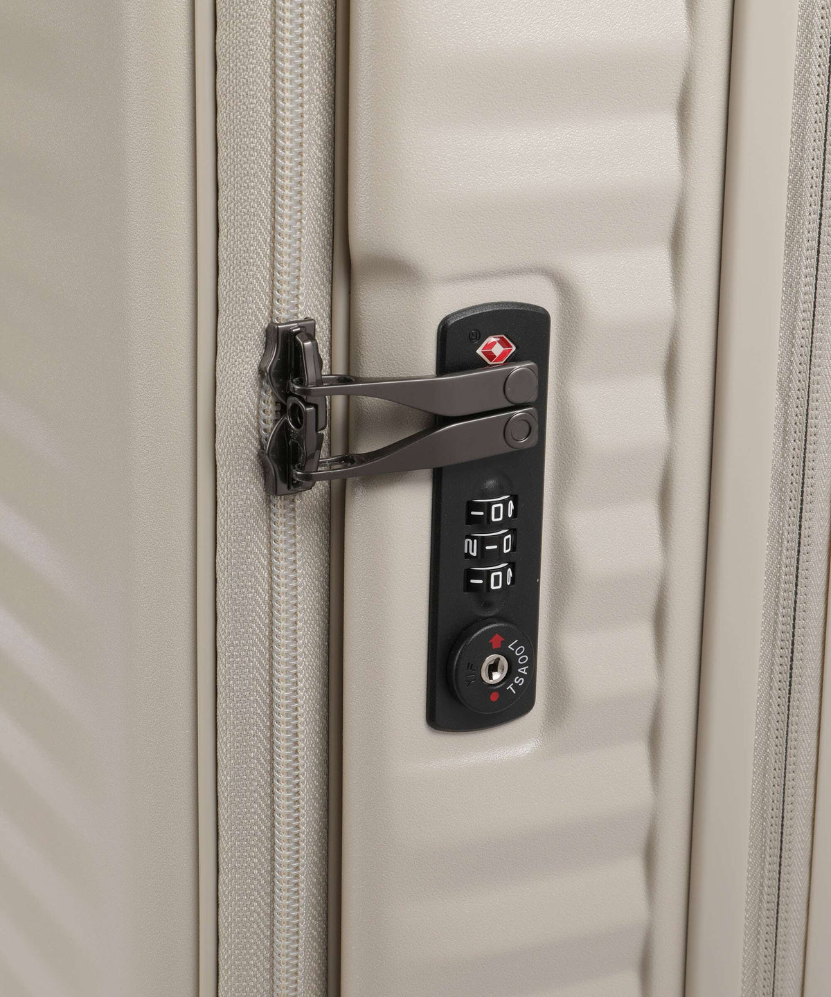 Echolac Celestra FA L Spinner (4 wheels) vanilla cream