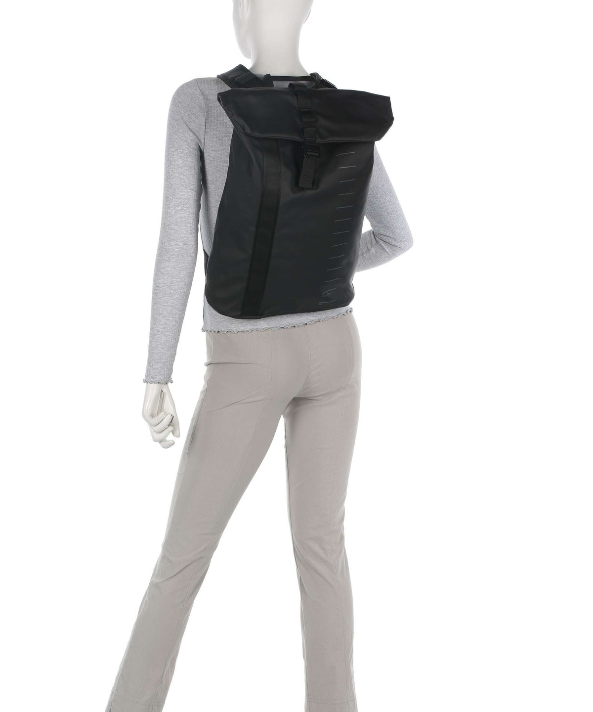 Db Essential 12 Backpack black out