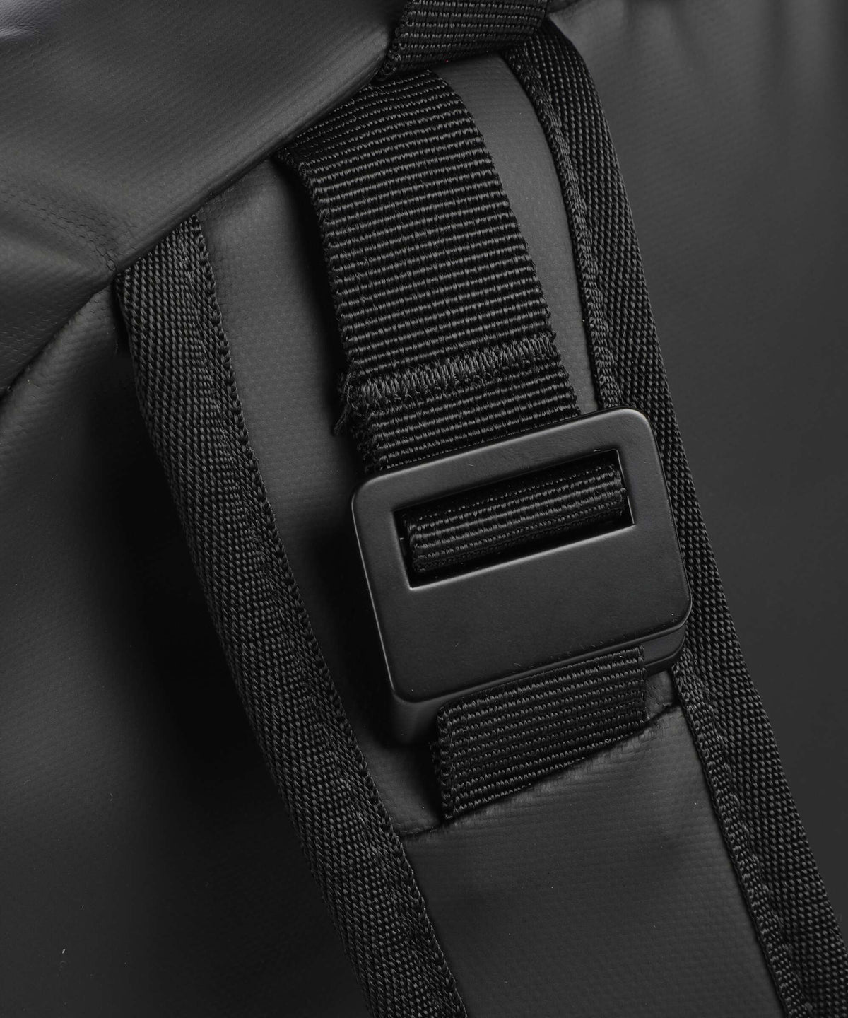 Db Essential 12 Backpack black out