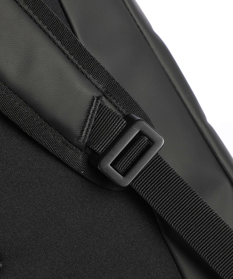 Db Hugger 25L Backpack black out