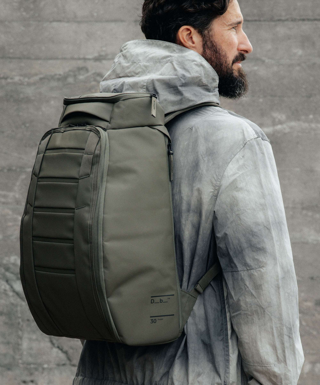 Db Hugger 30 Backpack black out