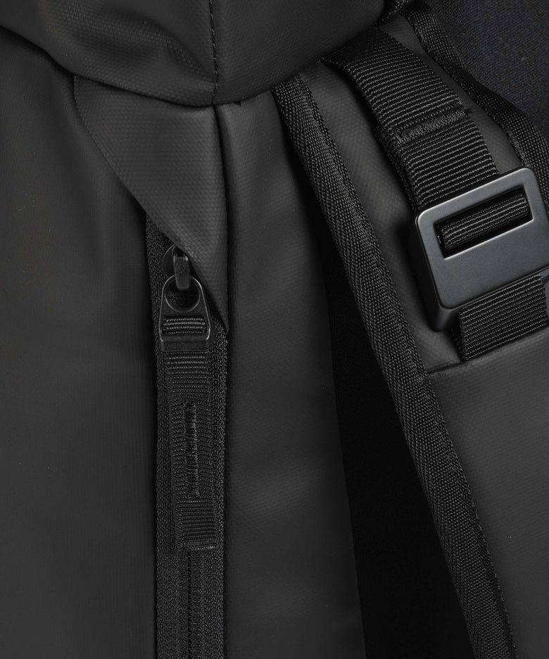 Db Hugger 30 Backpack black out