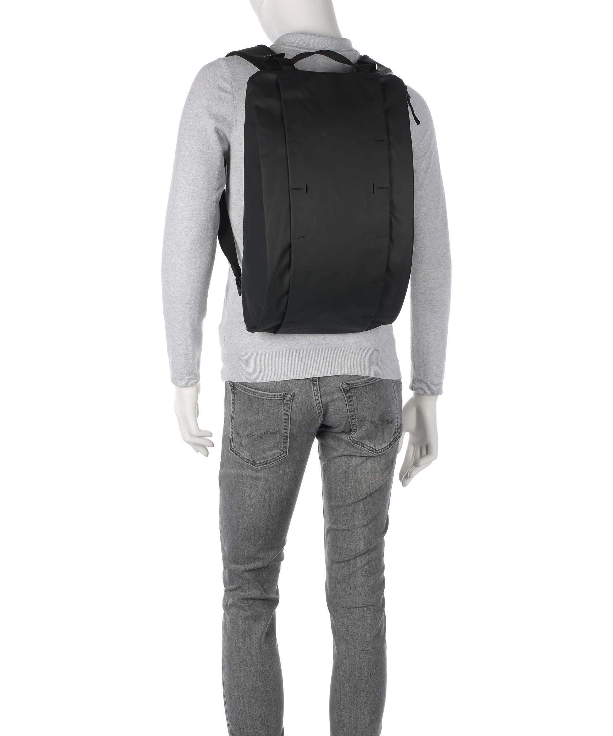 Db Hugger 15L Backpack black out