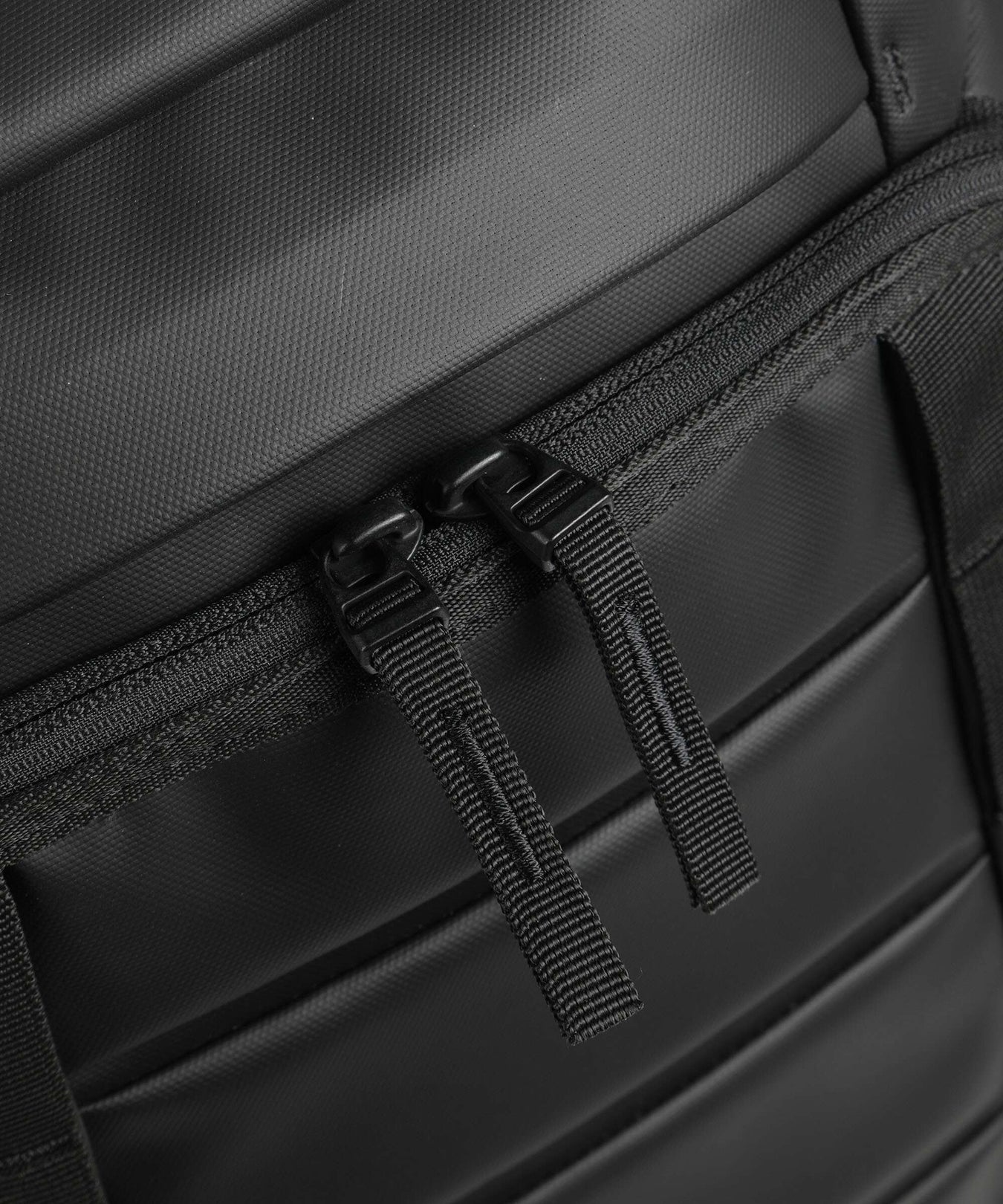 Db Hugger 40 Travel bag with wheels black out