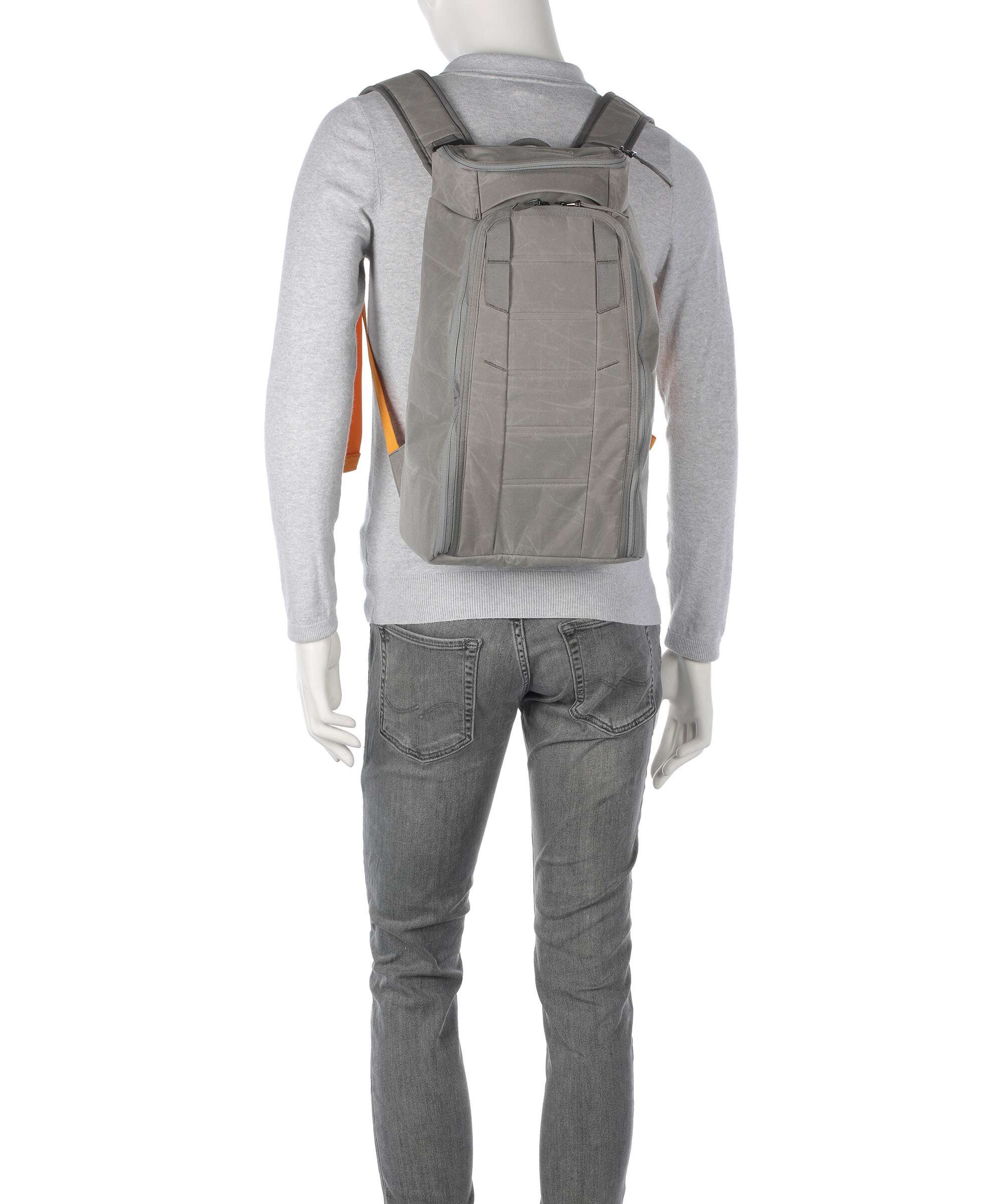 Db Hugger 20L Backpack sand grey