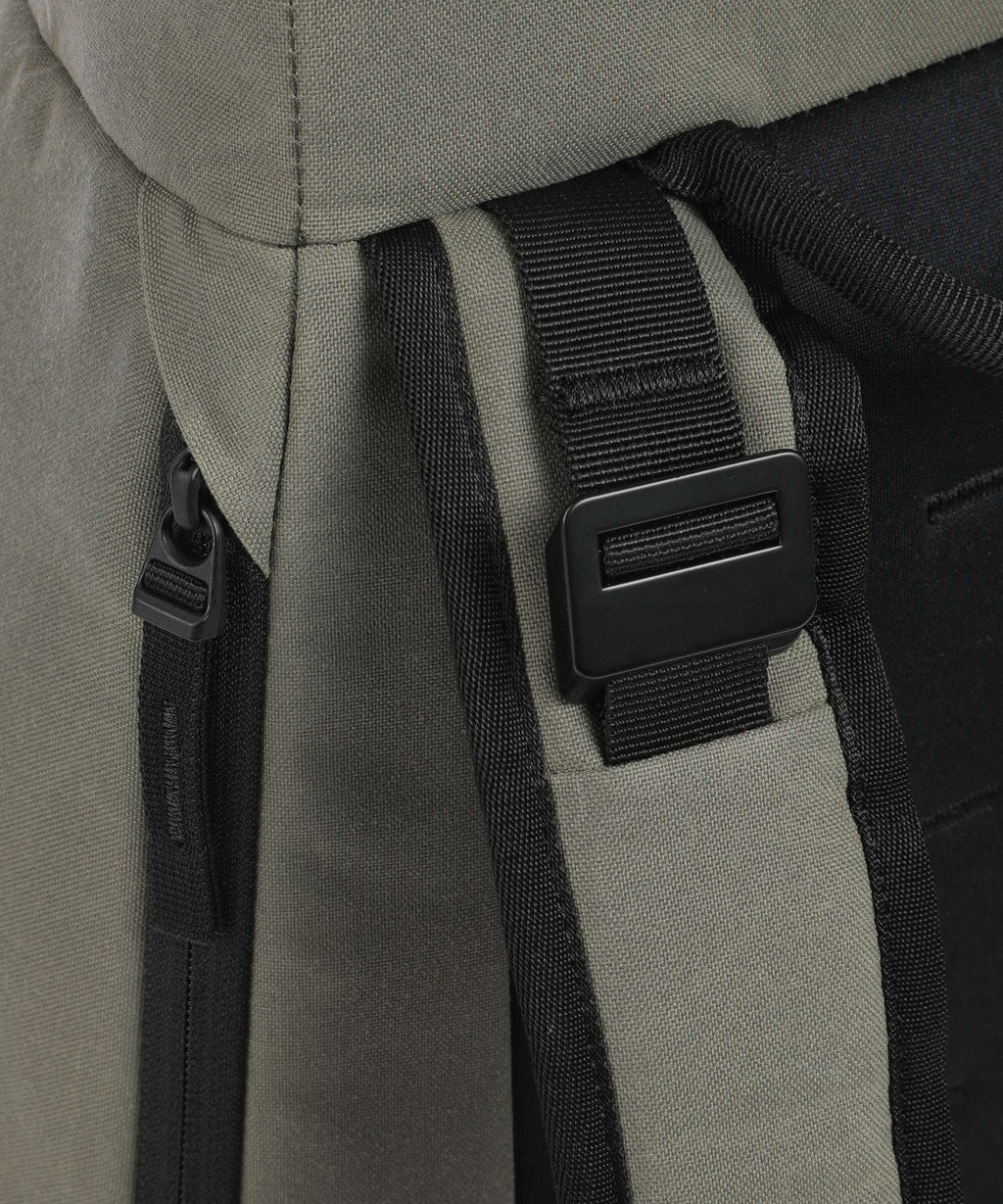 Db Hugger 20 Backpack forest green