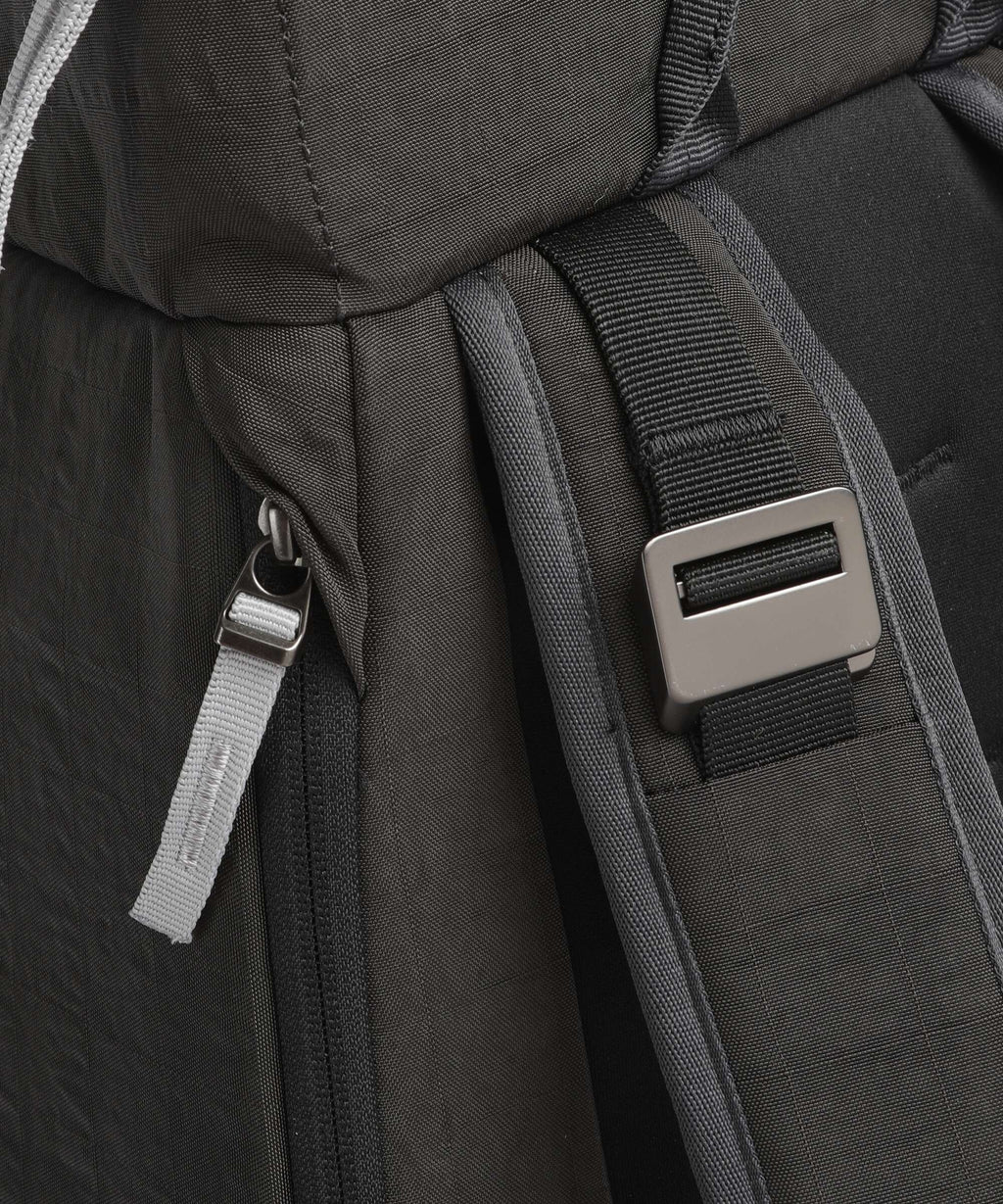 Db Hugger 30 Backpack charcoal grey