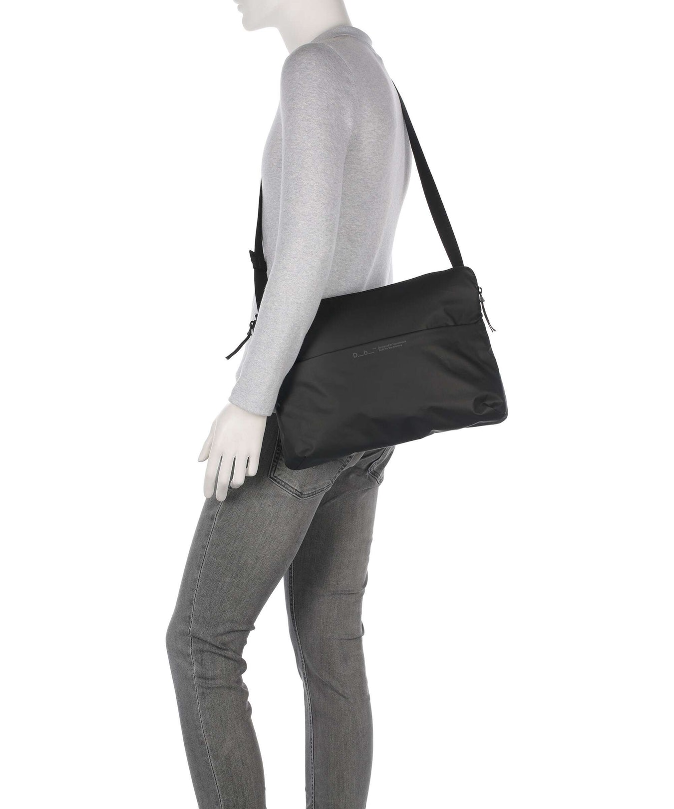 Db Ramverk 16 Laptop bag black out