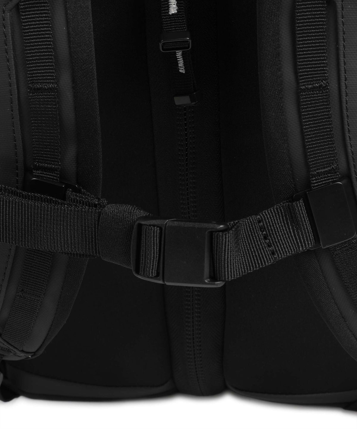 Db Roamer Pro 30 Travel backpack black out