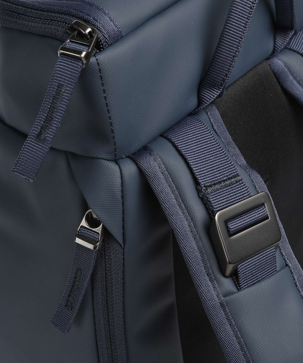 Db Hugger 20 Backpack blue hour