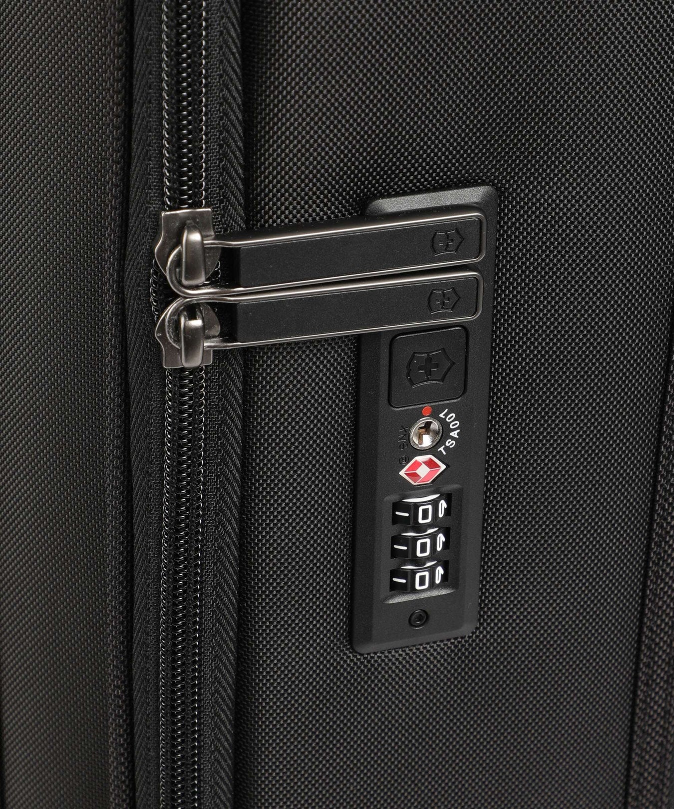 Victorinox Werks Traveler 7.0 M Spinner (4 wheels) black