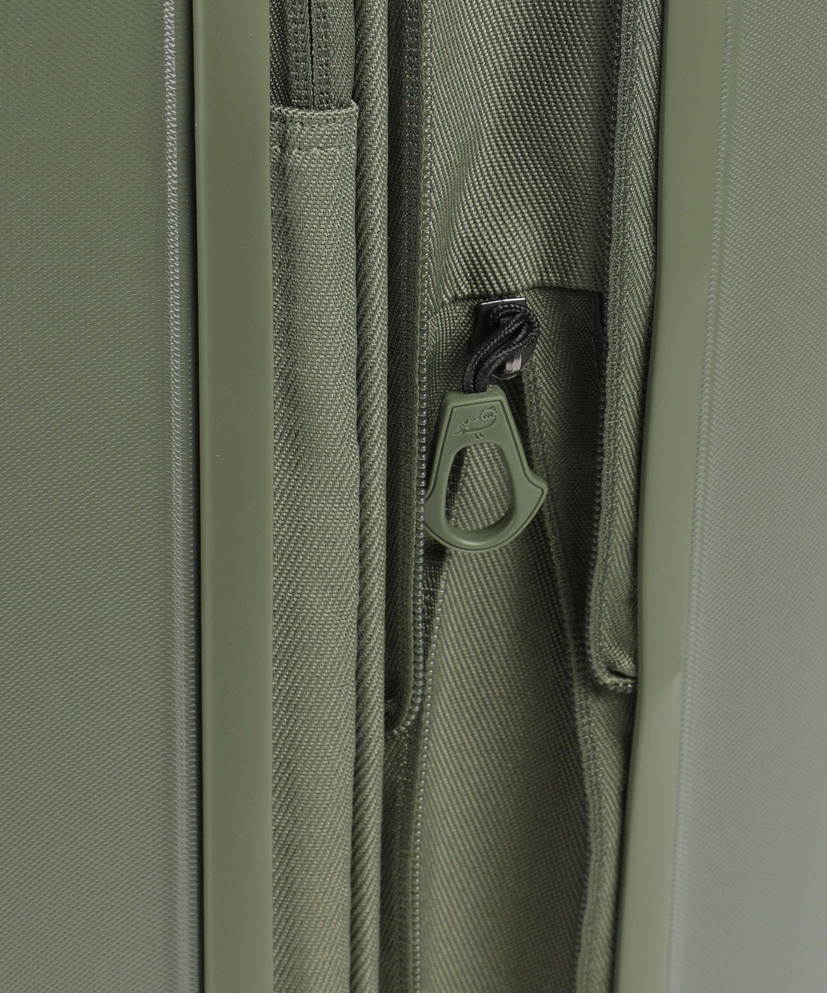 Mandarina Duck Logoduck+ Spinner (4 wheels) pine green