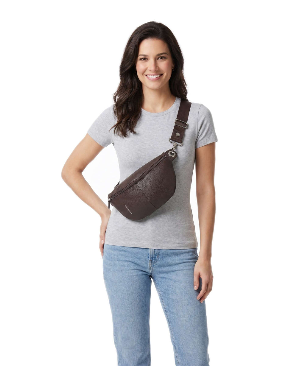 Mandarina Duck Mellow Leather Belt bag espresso
