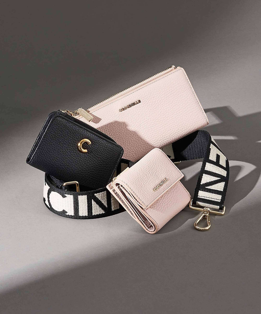 Coccinelle Nastro Signature Bag strap chalk/noir