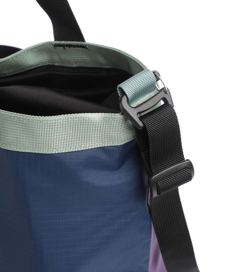 Topo Designs Mountain Utility Hobo bag midnight/loganberry