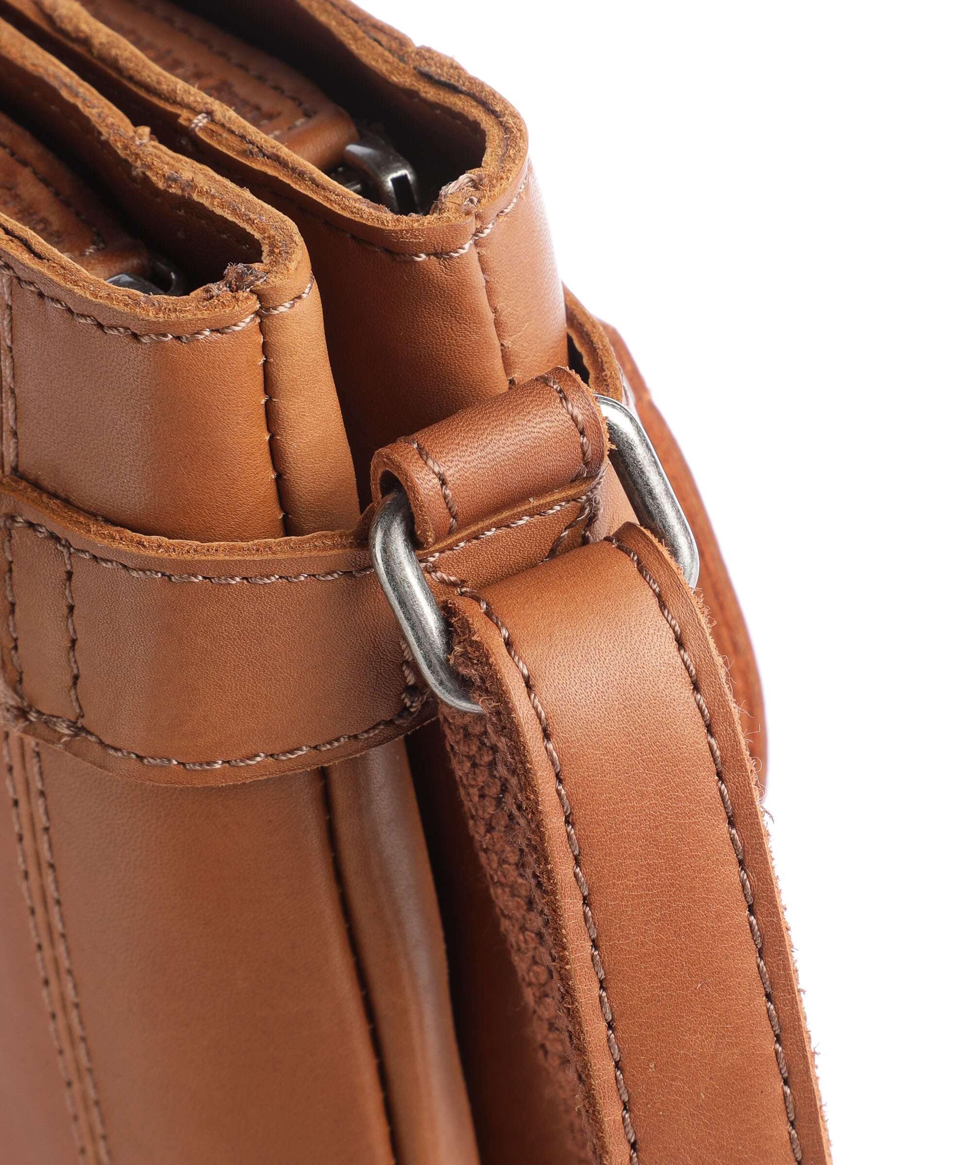 The Chesterfield Brand Cow Wax Pull Up Brandis Crossbody bag cognac