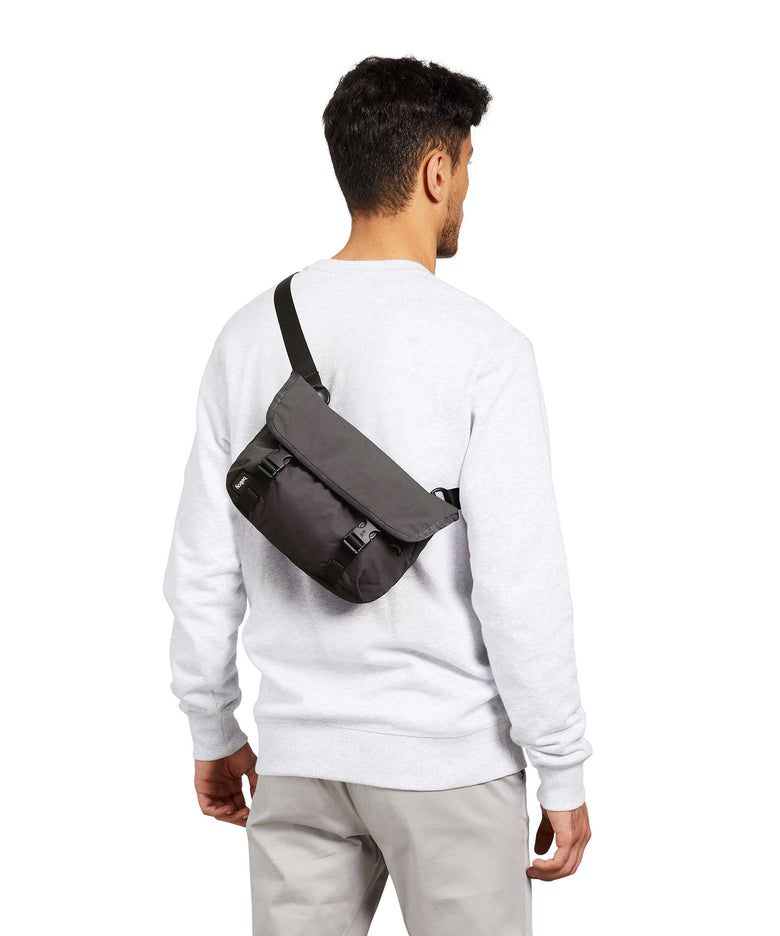Bellroy Cinch 6 Mini Messenger bag oat