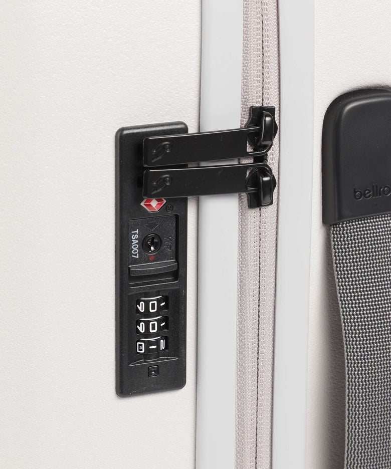 Bellroy Transit Spinner (4 wheels) chalk