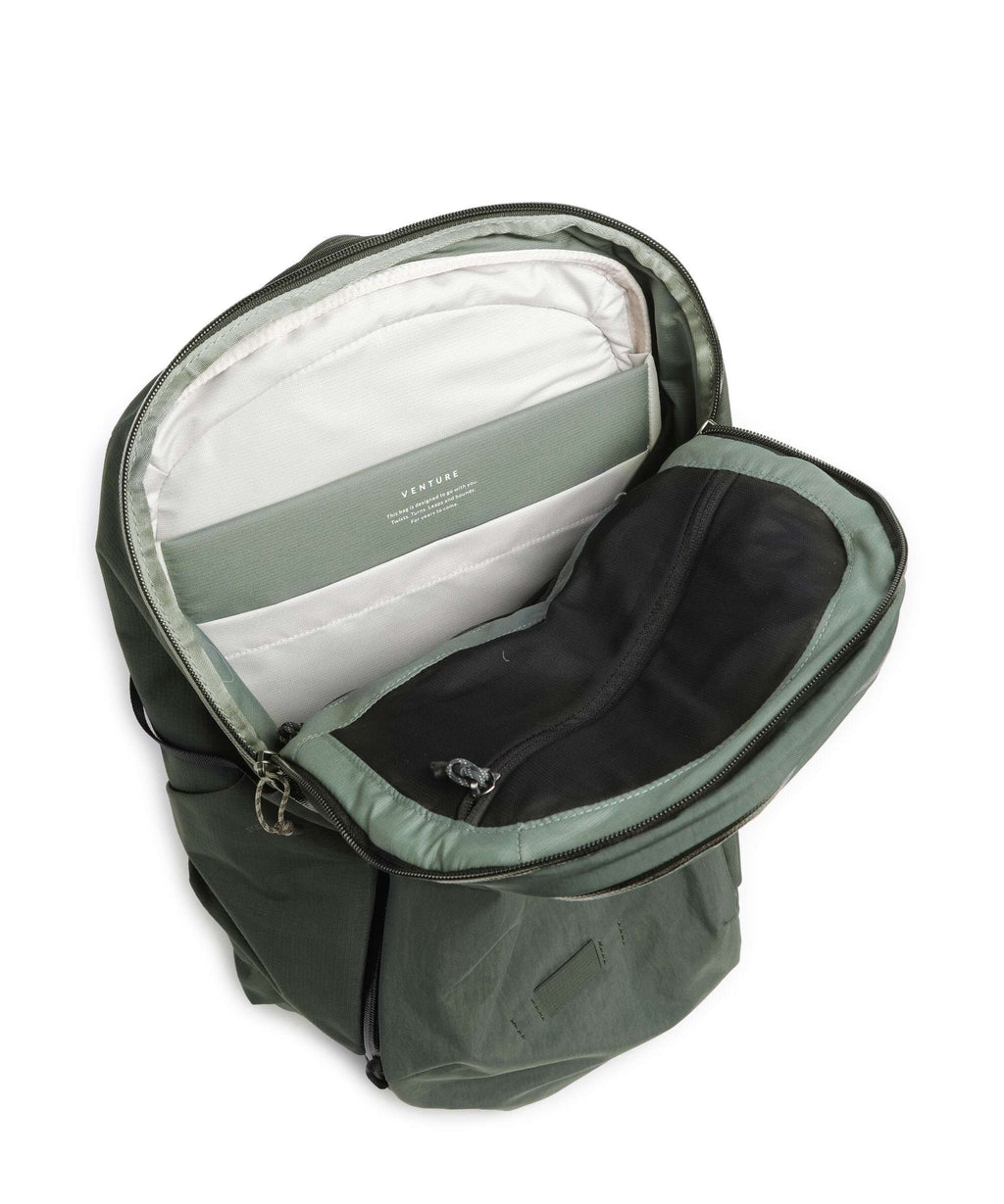 Bellroy Venture 26L Ready Backpack deep ocean